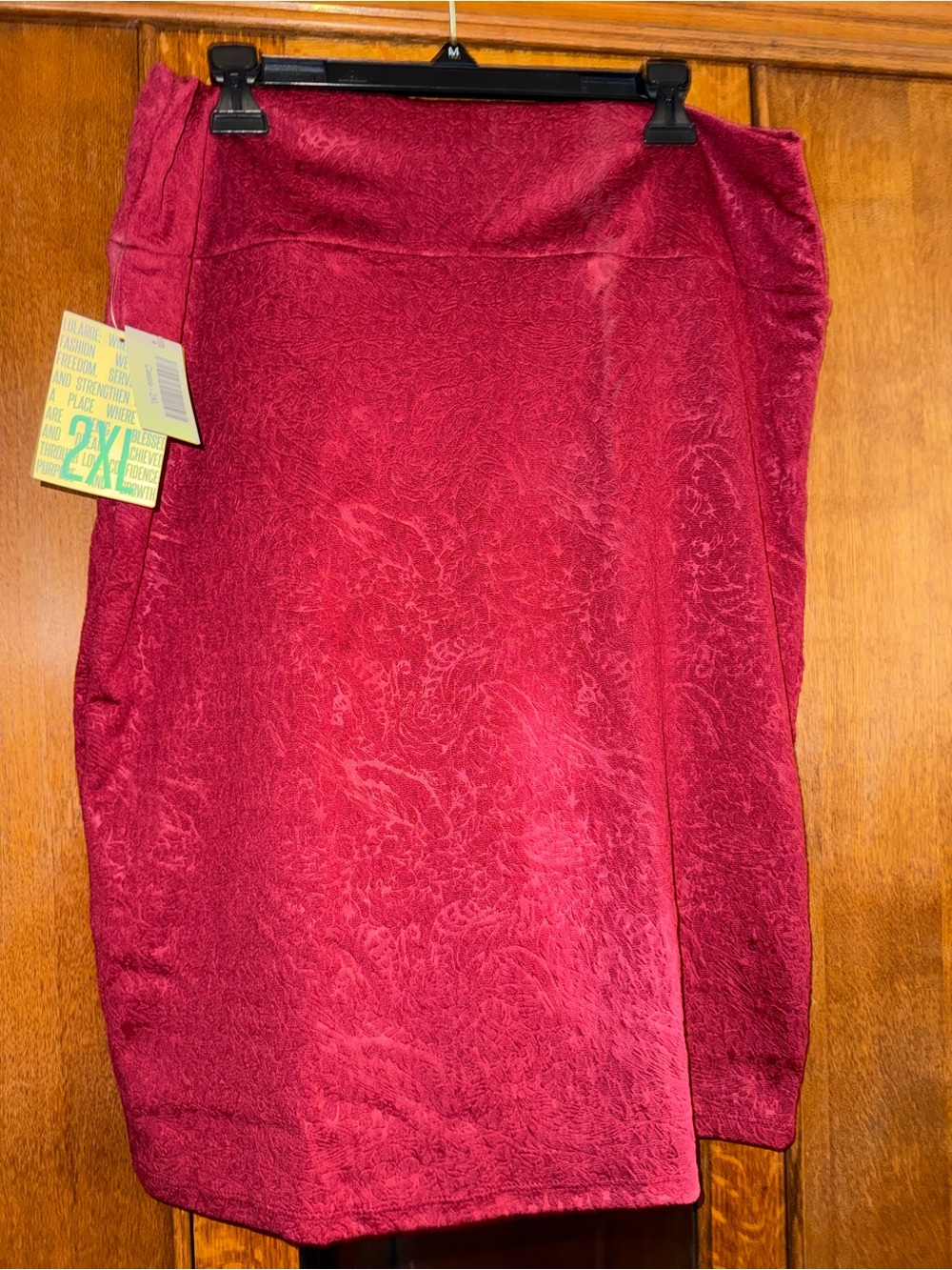 LuLaRoe Cassie Skirt
Classic Textured pencil Skirt in Deep Red
Size 2XL